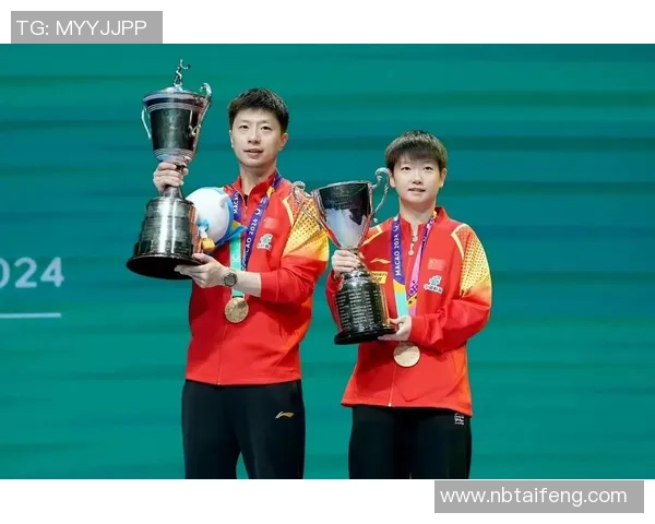 马龙与足球明星同框合影展现运动魅力与友谊的精彩瞬间